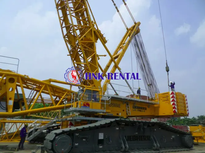  Sewa Unic Crane  pelabuhan manyar
